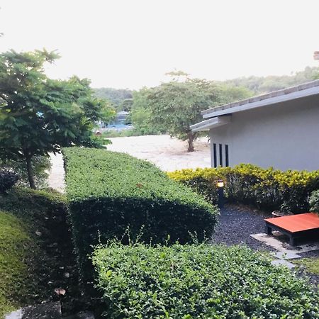 Koh Sirey Beachfront Pool Villa Phuket Eksteriør bilde