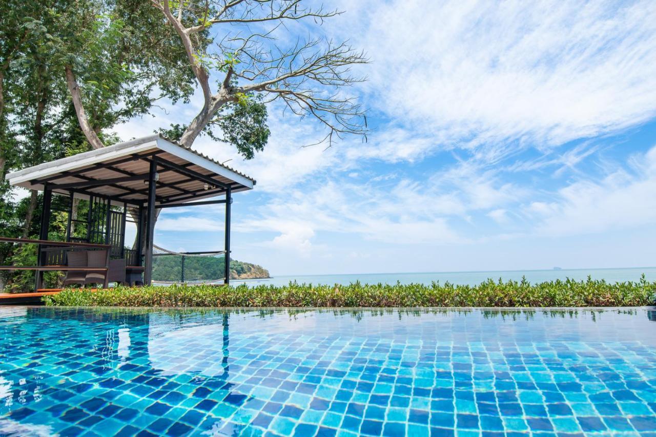 Koh Sirey Beachfront Pool Villa Phuket Eksteriør bilde