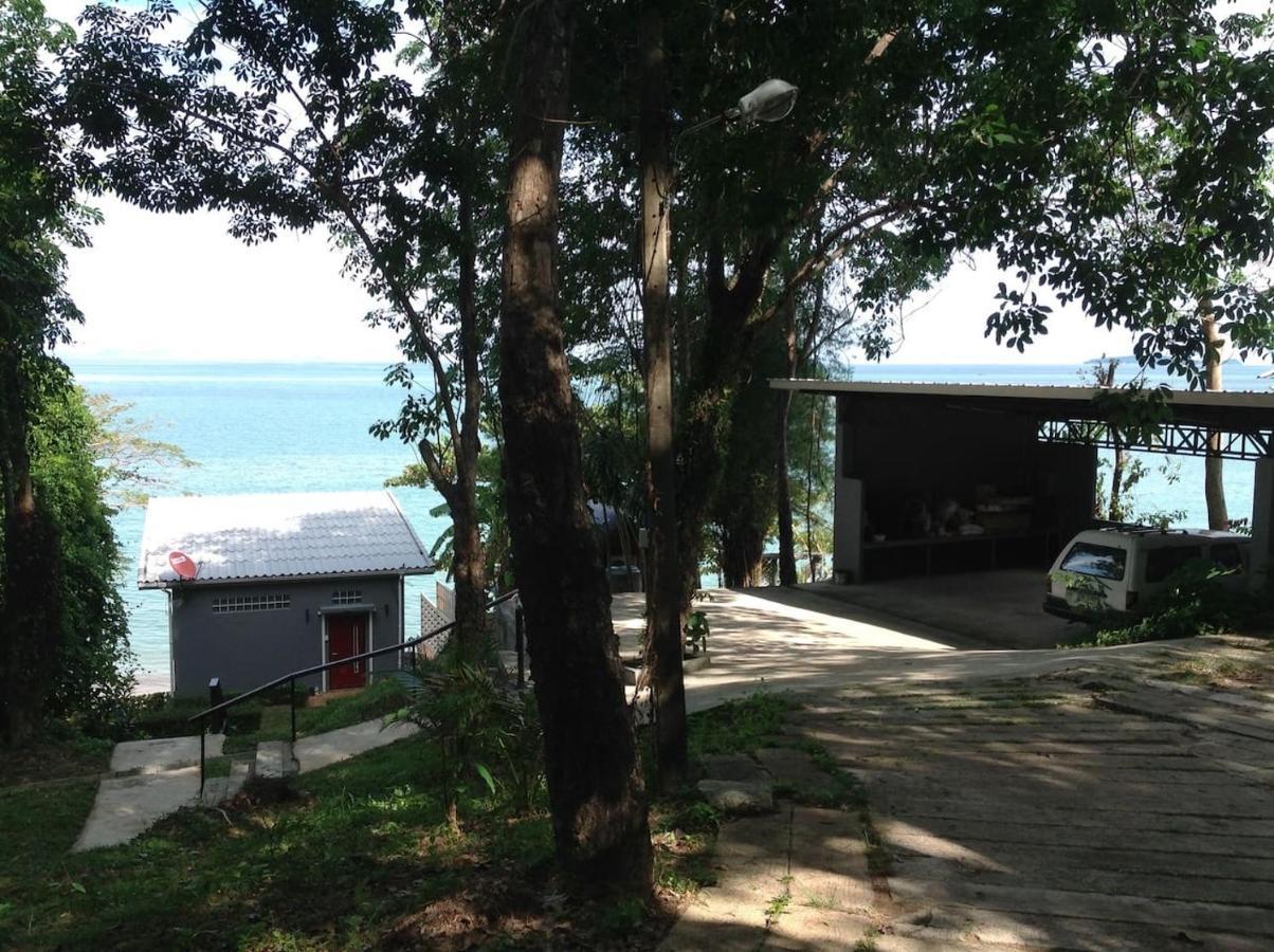 Koh Sirey Beachfront Pool Villa Phuket Eksteriør bilde