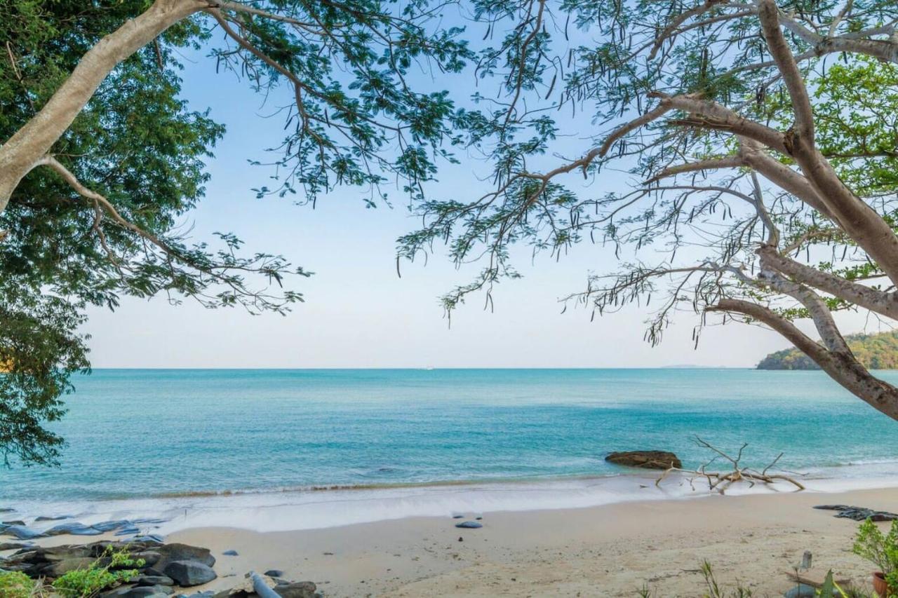 Koh Sirey Beachfront Pool Villa Phuket Eksteriør bilde