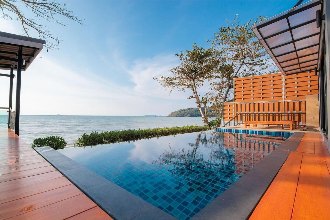 Koh Sirey Beachfront Pool Villa Phuket Eksteriør bilde